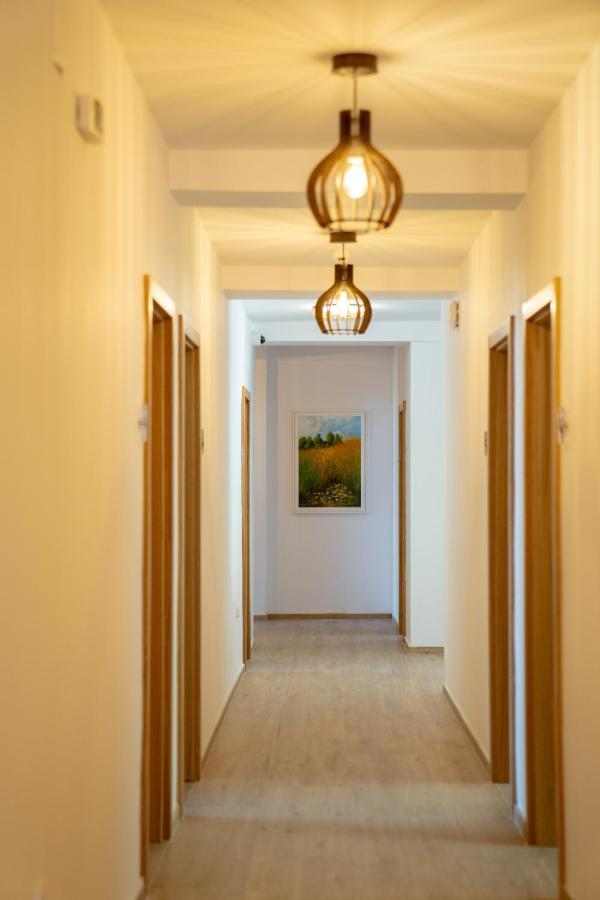 Lago Hotel Lagadin Buitenkant foto