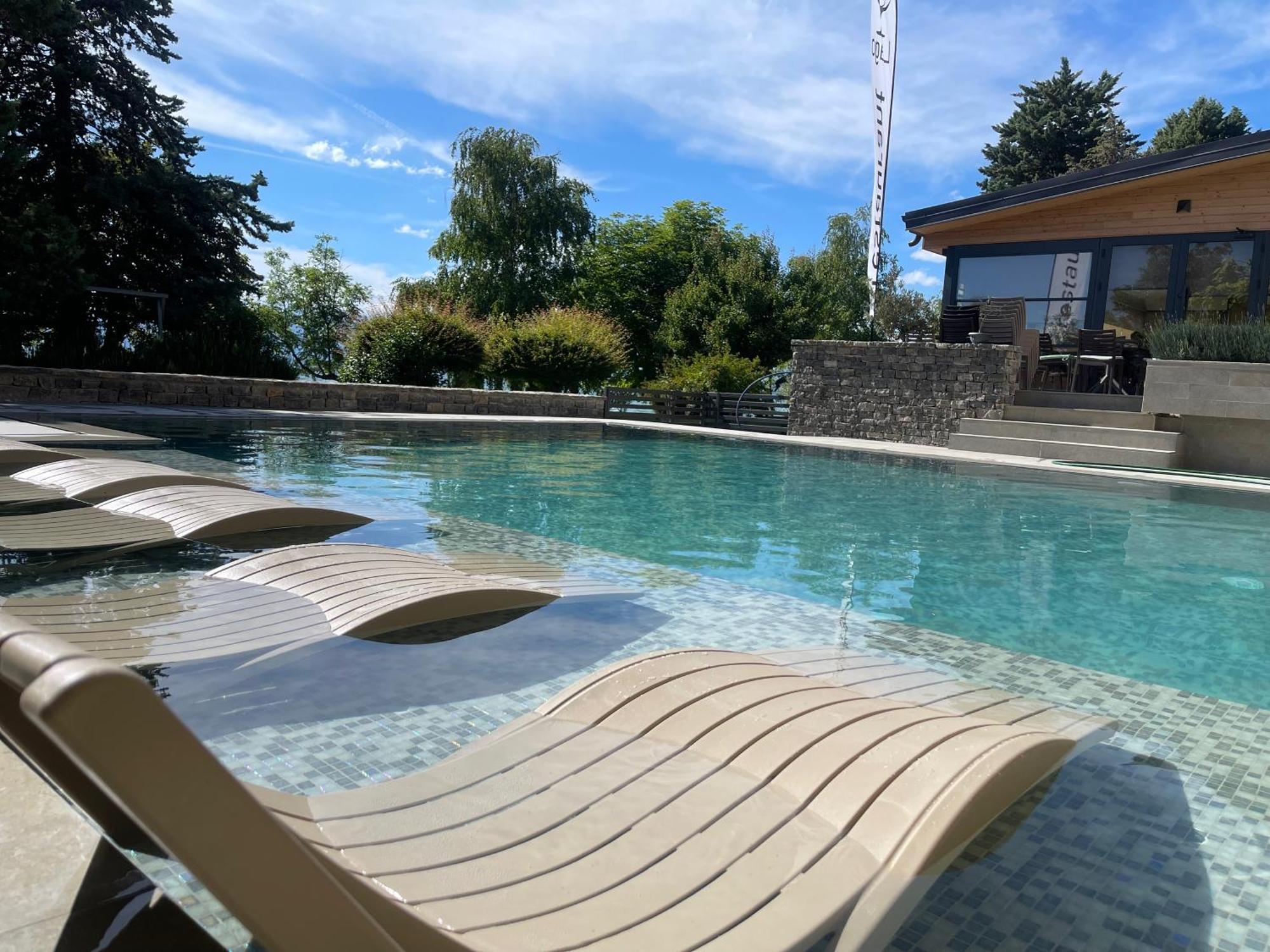 Lago Hotel Lagadin Buitenkant foto